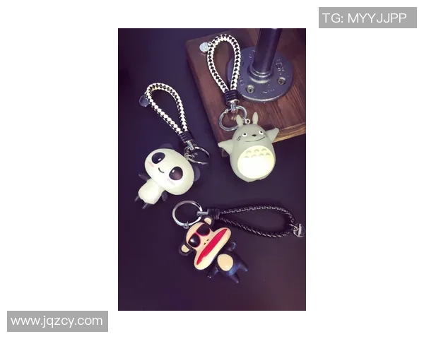 足球球星钥匙扣小清新风格设计 打造时尚运动与个性潮流完美融合